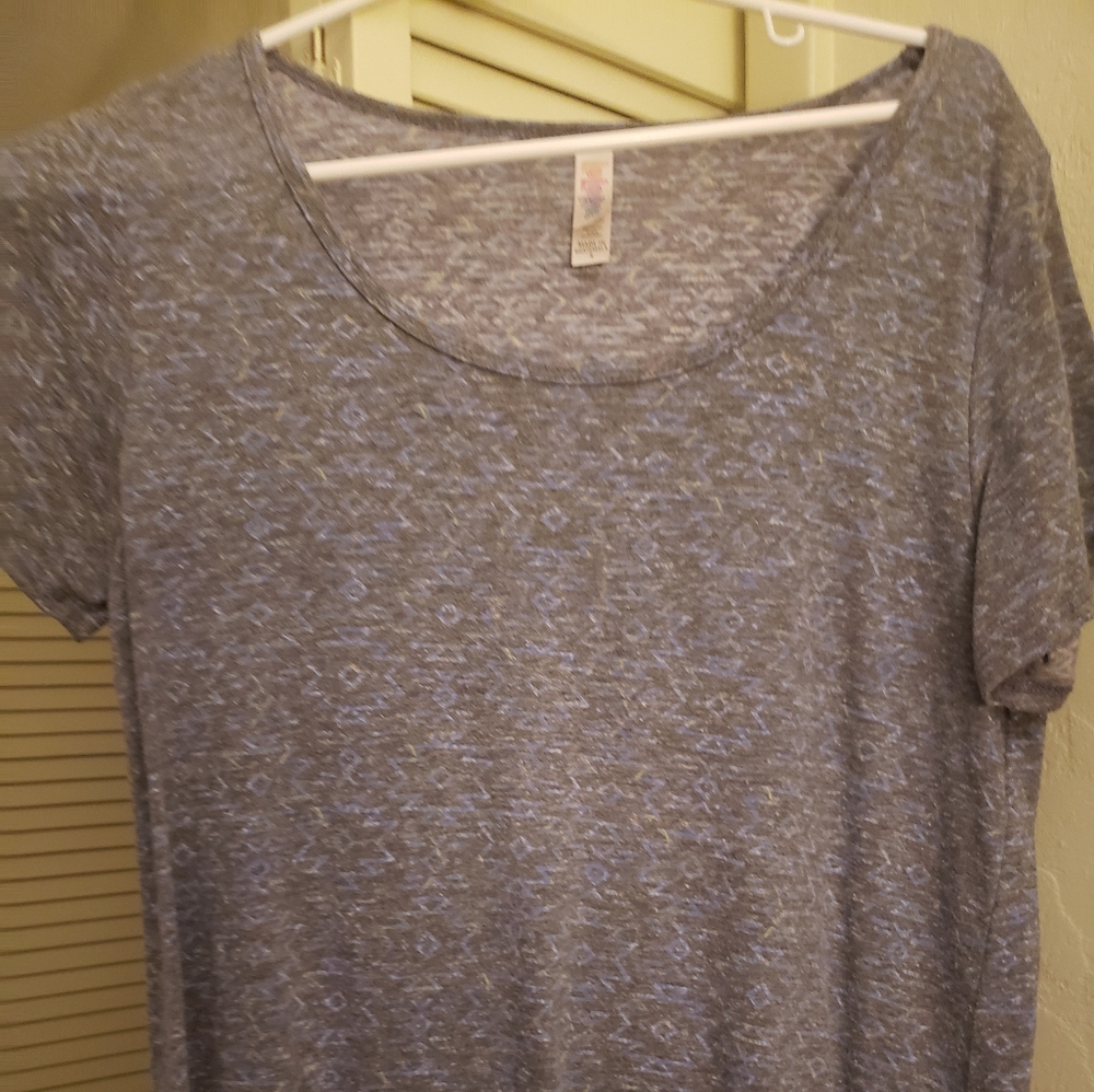 Small Lularoe Classic T